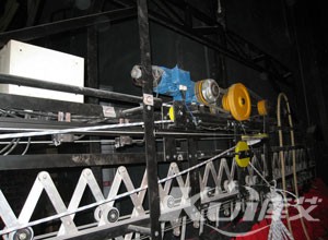 對(duì)開、串疊幕機(jī)